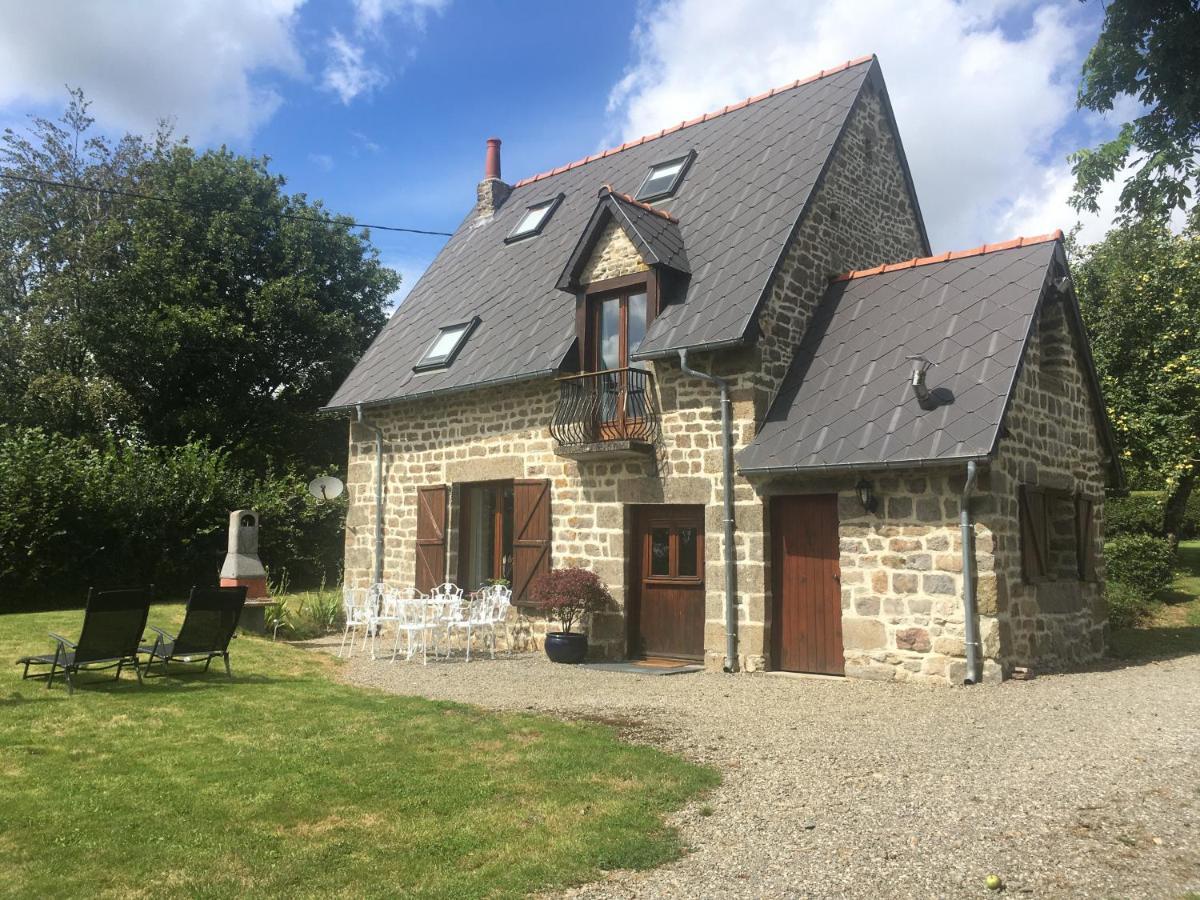 The Gingerbread House Cottage Beauficel Экстерьер фото