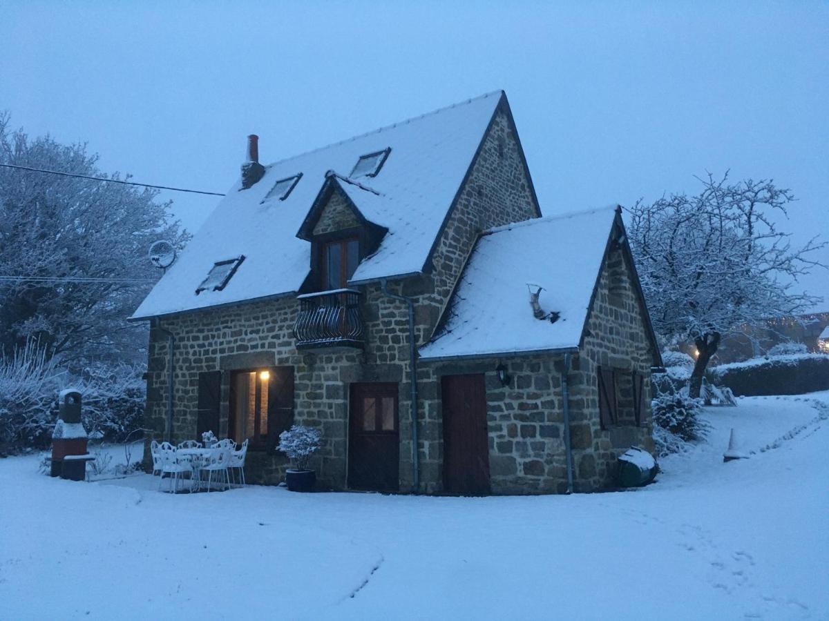 The Gingerbread House Cottage Beauficel Экстерьер фото