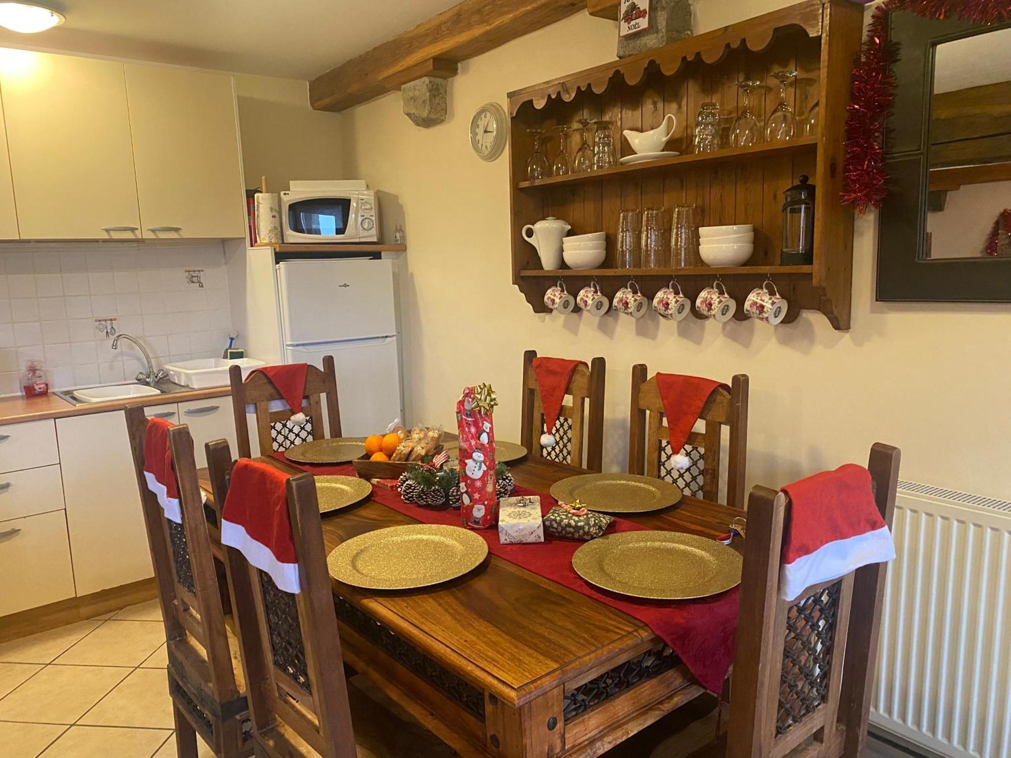 The Gingerbread House Cottage Beauficel Экстерьер фото